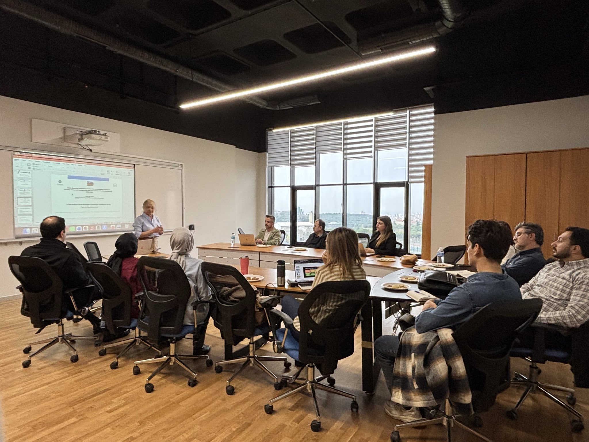 G33GOjeXgAABIMn.jpg (467 KB)