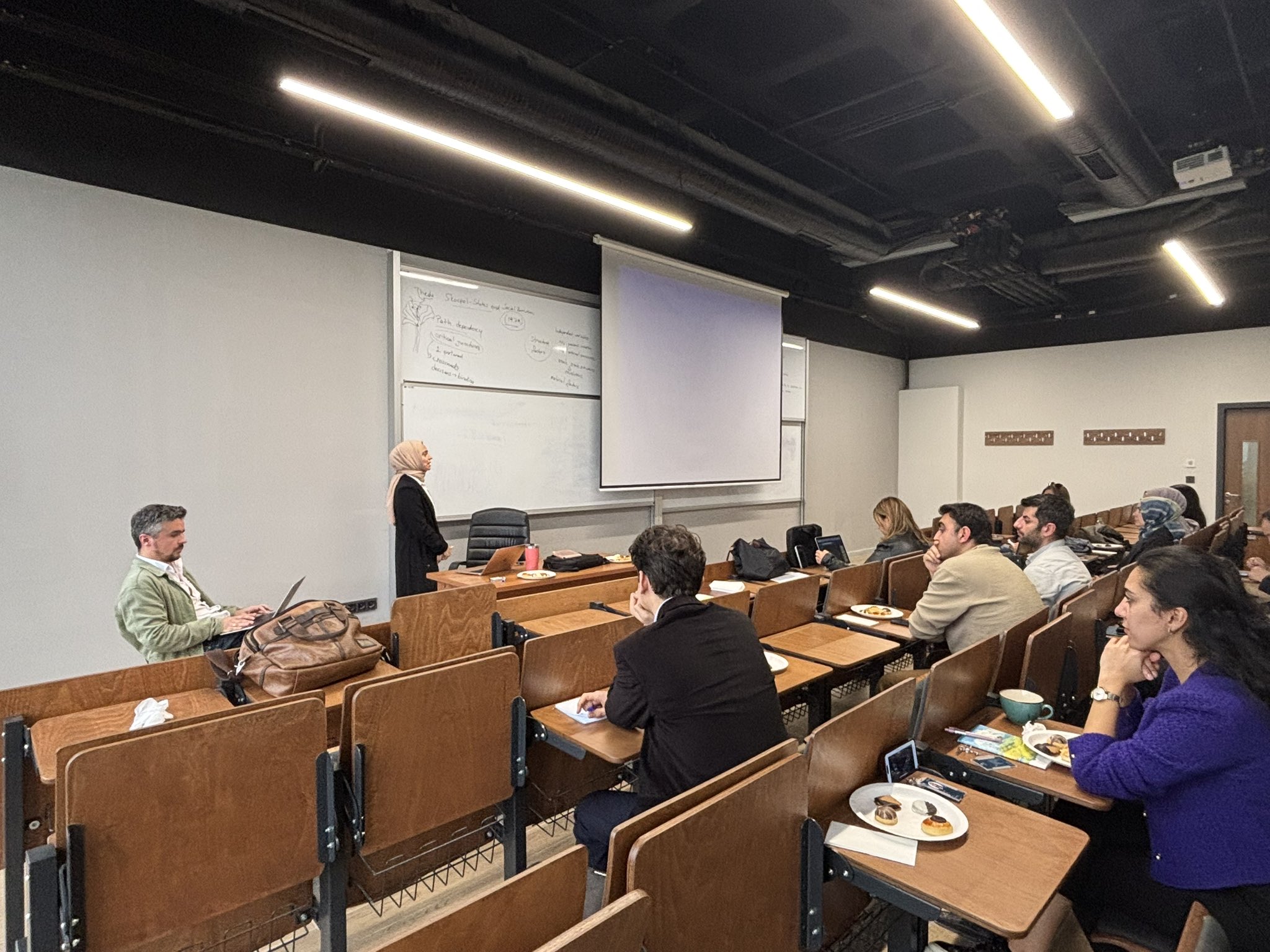 G5EWUmZWgAEN6AE.jpg (463 KB)