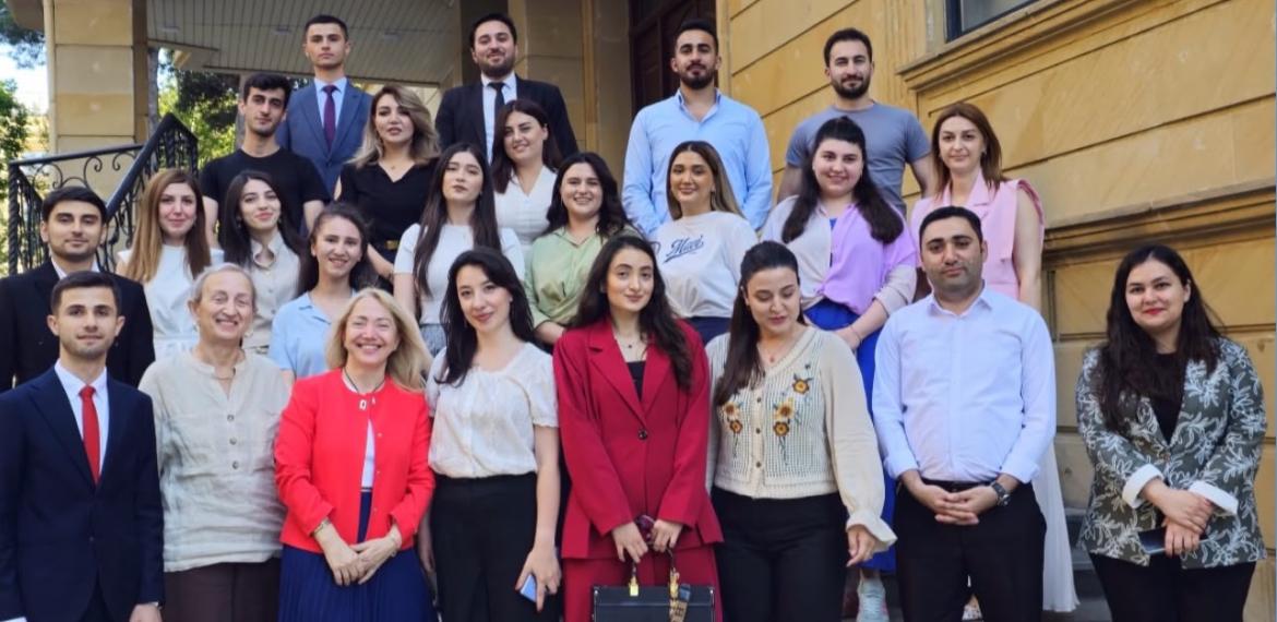Bölümümüz Öğretim Üyesi Prof. Dr. Meral Balcı Azerbaycan’da Genç Araştırmacılarla Bir Araya Geldi